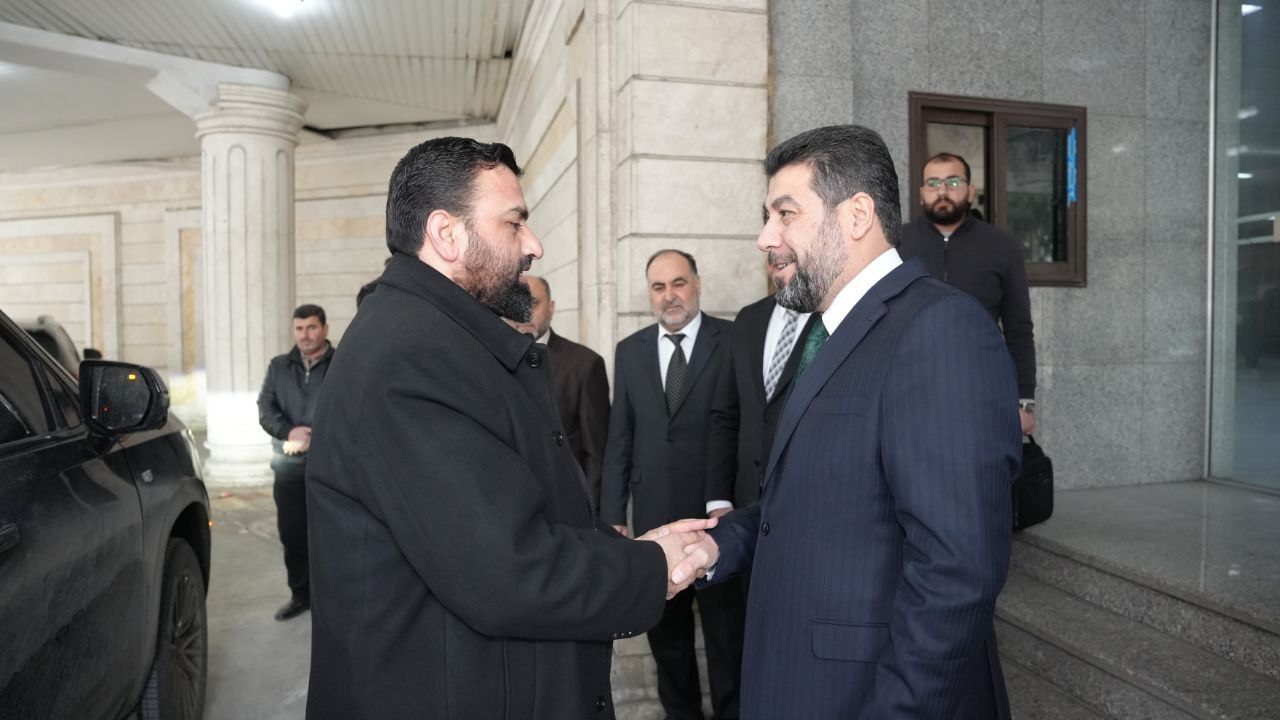 رئيس الهيئة المركزية للرقابة والتفتيش يلتقي محافظ اللاذقية لبحث تعزيز الرقابة في المحافظة.