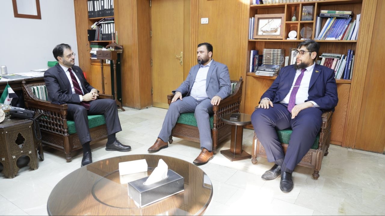 رئيس الهيئة المركزية للرقابة والتفتيش يجري زيارة إلى وزارة الاتصالات