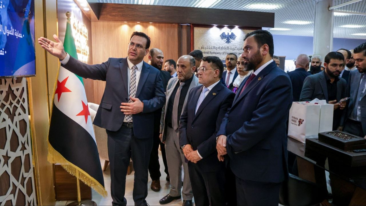 زار رئيس الهيئة المركزية للرقابة والتفتيش، المهندس عامر العلي، ومستشار رئاسة الجمهورية للشؤون الإعلامية، الدكتور أحمد موفق زيدان، جناح الهيئة في معرض دمشق الدولي، يرافقهما وفد من الهيئة.