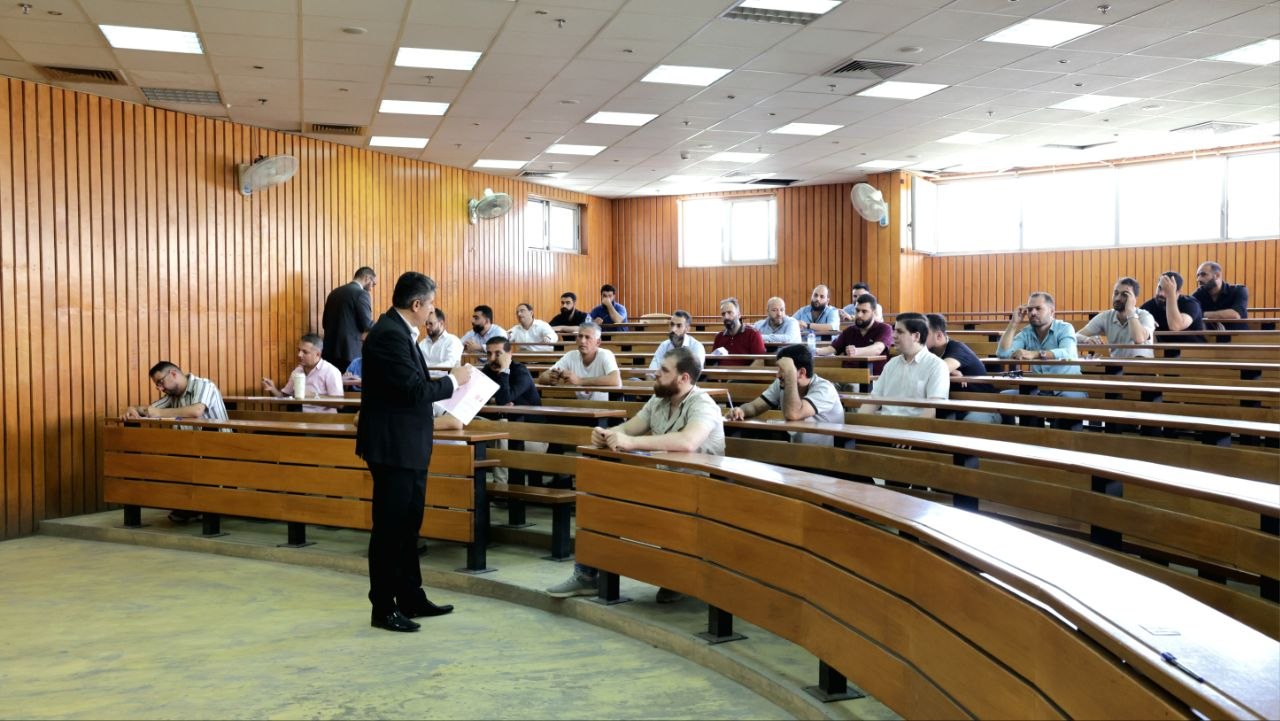جانب من الاختبار التحريري الذي أجرته الهيئة المركزية للرقابة والتفتيش في محافظات