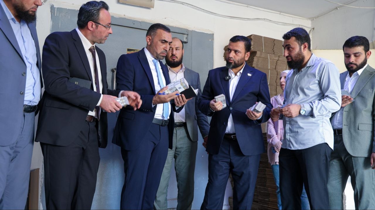جولة ميدانية لرئيس الهيئة المركزية على فرع المصرف المركزي بدير الزور لمتابعة العمل وتطوير الأداء